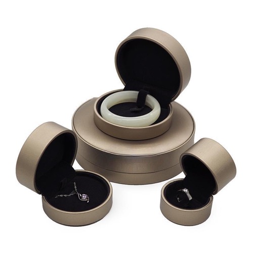 jewelry package display, jewelry display & packaging service, luxury jewelry, jewelry packaging service, jewelry in style